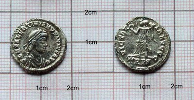 ValentinianusII-Siliqua-TREVERI-VICTAVGGG-RIC43.jpg