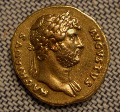 Aureus Hadrian Portrait.jpg