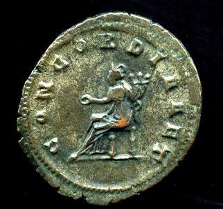 Ant. Salonina C. 27 Rv. CONCORDIA AET. Concordia m. patera u. Füllhorn li. sitzd..jpg
