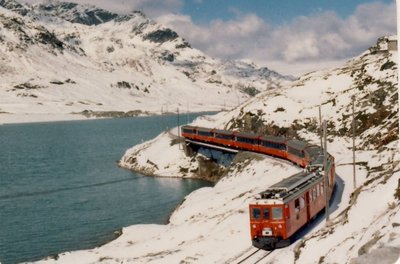 Ethiopia Photo Lokomotive der CFE heutiger Zug an der selben Strecke b.jpg