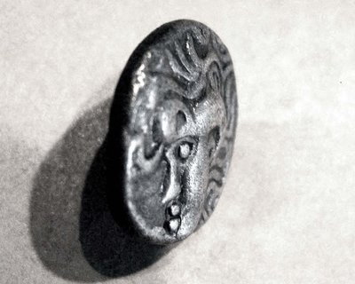 Drachme Lysimachosimitation Schrägansicht.jpg