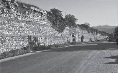 stadtmauer nikaia.jpg