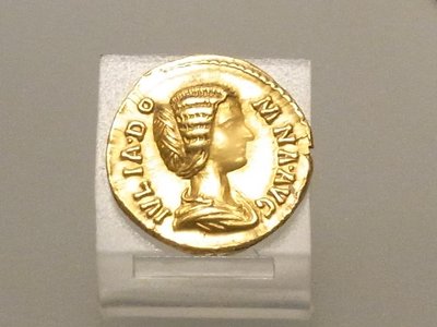 DOMNAAUREUS.JPG